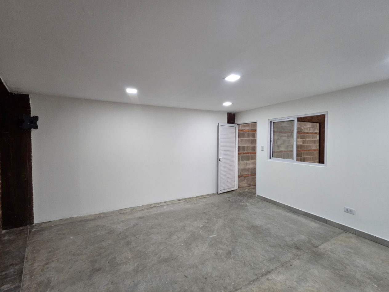 ALQUILER GALPON COMPLEJO EMPRESARIAL ARENALES