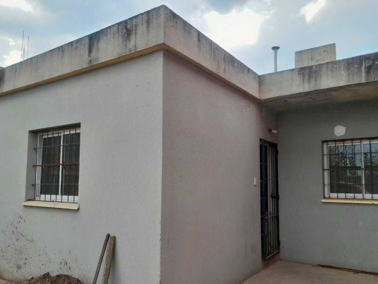 ALQUILER CASA 2 DORMITORIOS - B° 89 VIVIENDAS - 