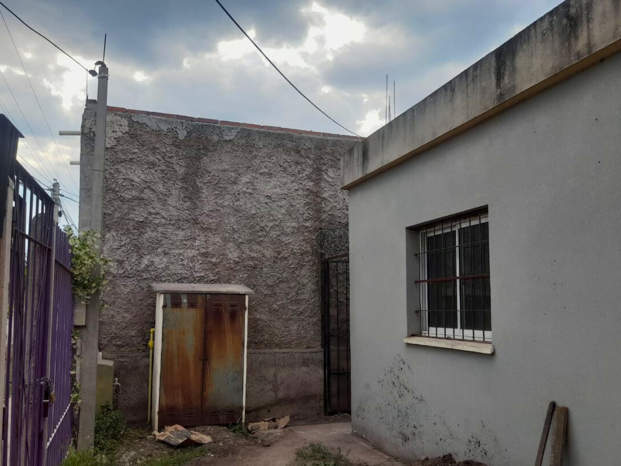 ALQUILER CASA 2 DORMITORIOS - B° 89 VIVIENDAS - 