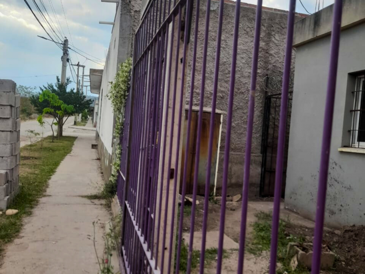 ALQUILER CASA 2 DORMITORIOS - B° 89 VIVIENDAS - 